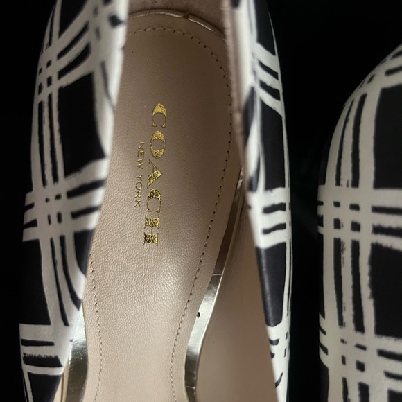 Coach wedges so beautiful and comfortable used twice - Picture 4 of 4